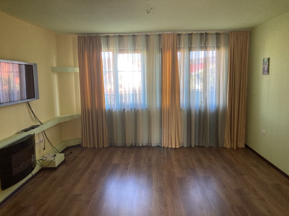 Casă P + 2 etj- la parter spatii comerciale