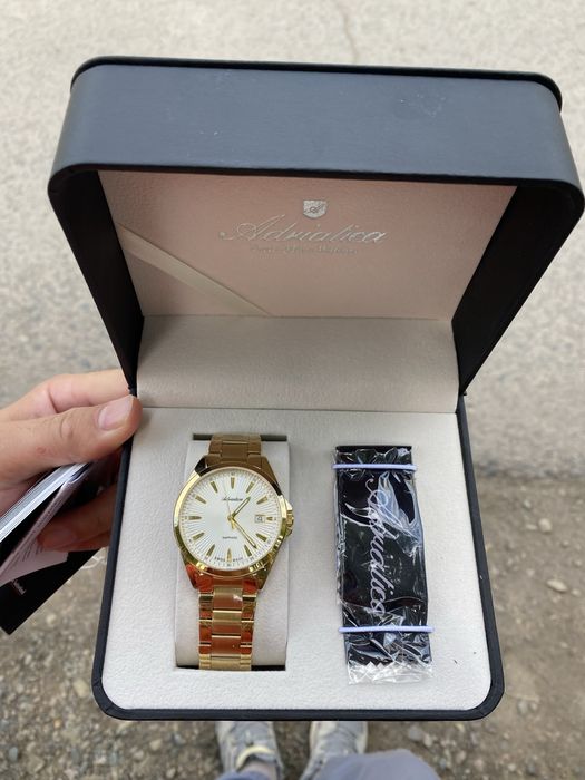 Продается оригинал часы