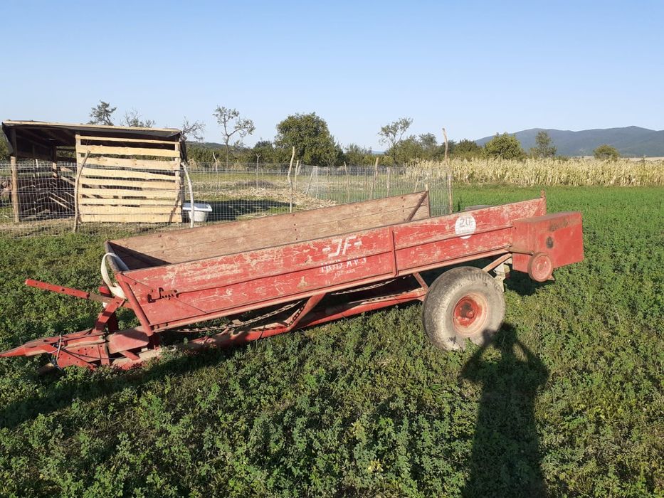Vând 2 remorci pentru tractor