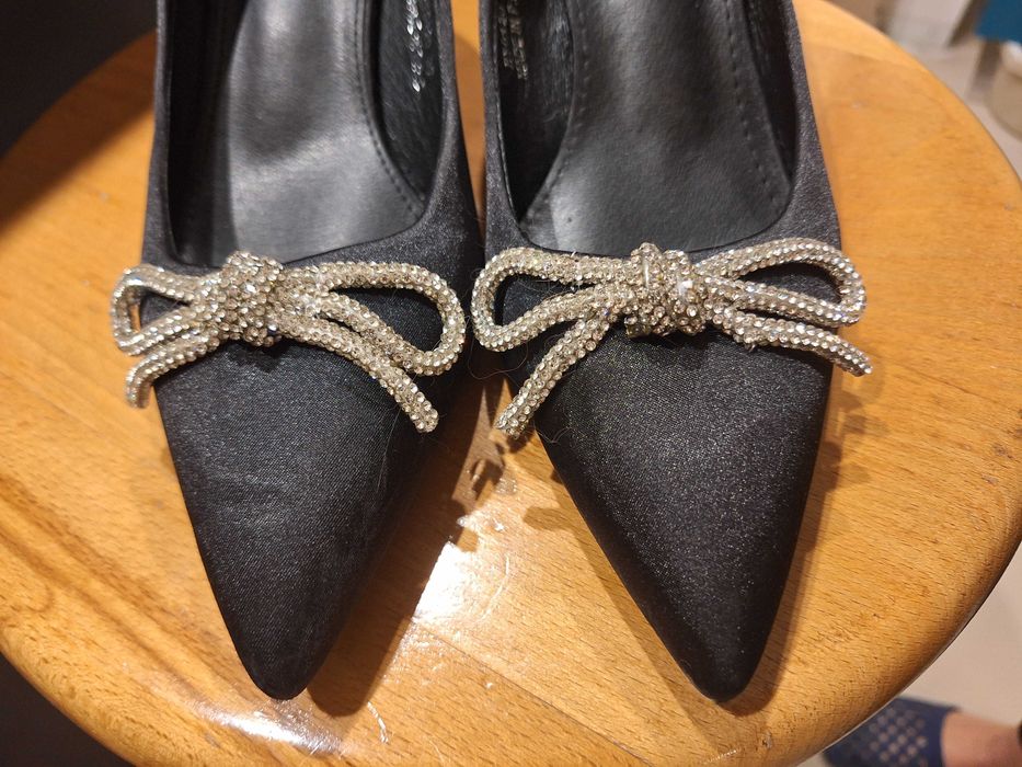 Нови елегантни обувки