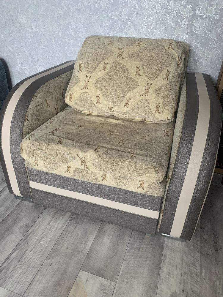 Продаю диван, кресло