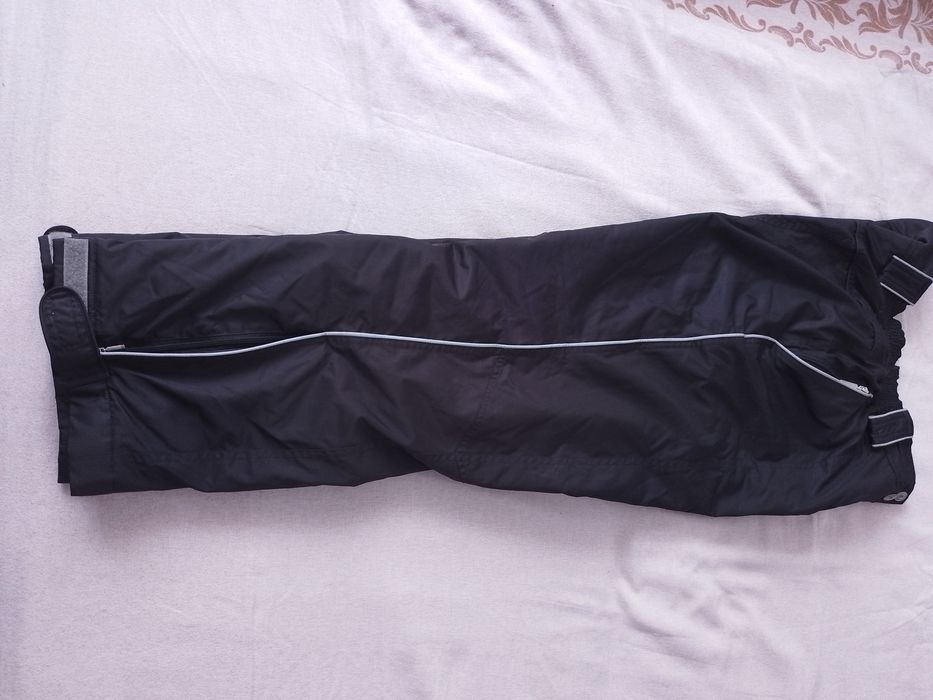 Pantaloni de schi
