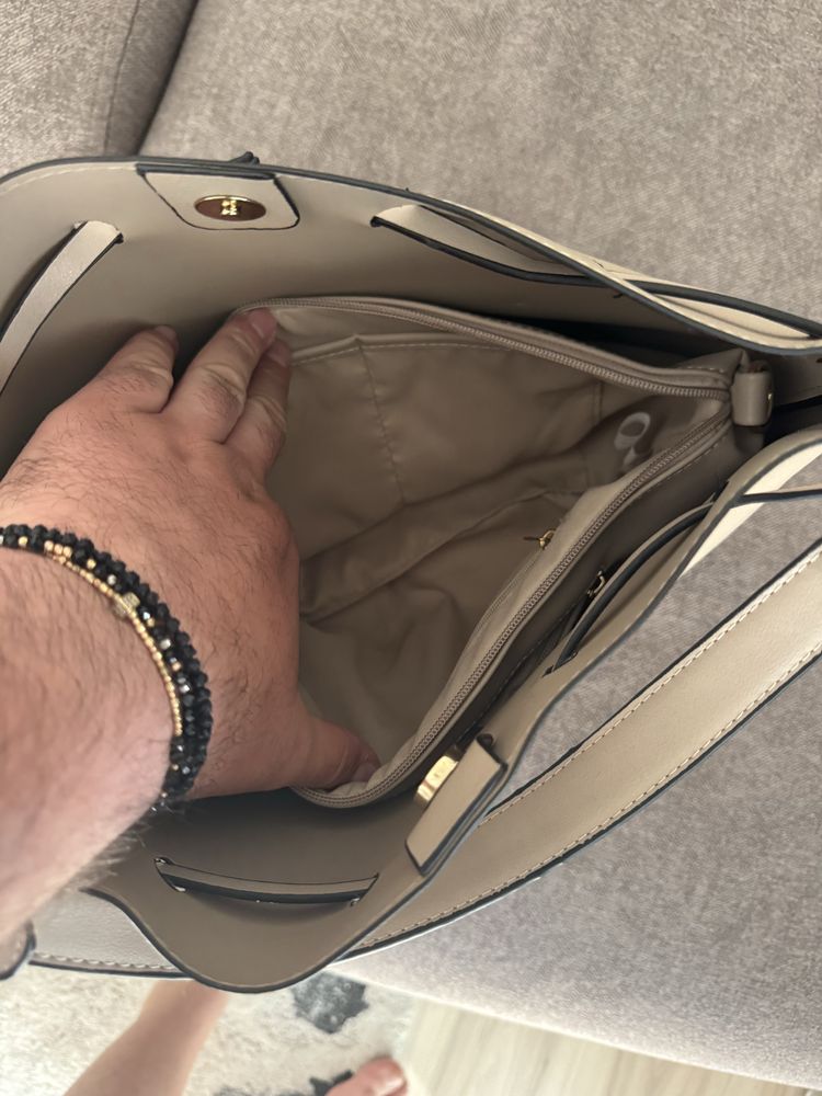 Vand Geanta Dama Noua impecabila spatioasa!