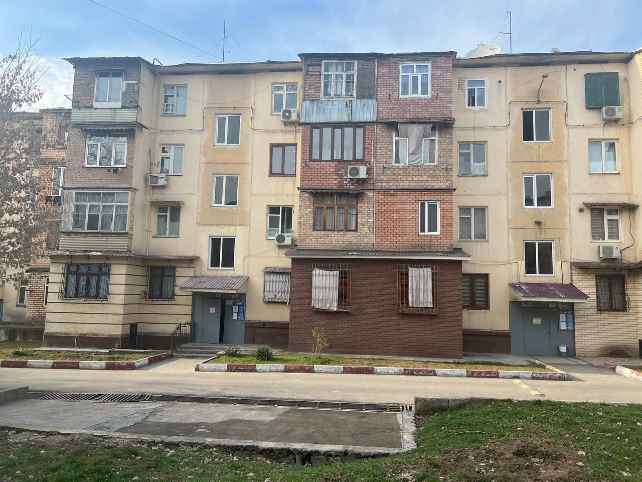 Чилонзор-12кв 2/2/4/Срочно Сотилади Ориентир Шох мет Сентир Рупараси