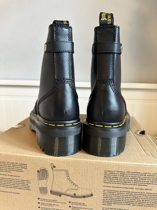 Dr. Martens Jetta 39