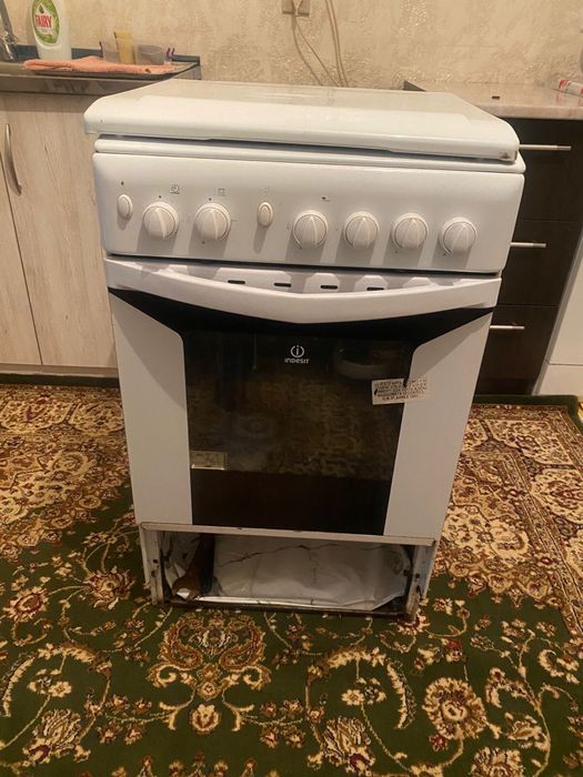 Продам срочно газ плиту 40000