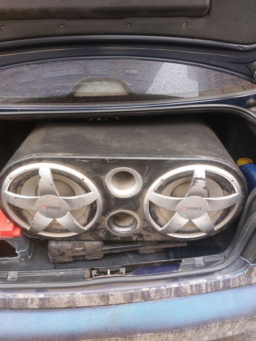 Сабуфер вместе с усилком .