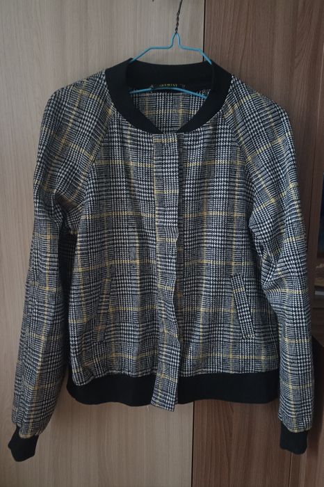 Продам ветровку для девочек