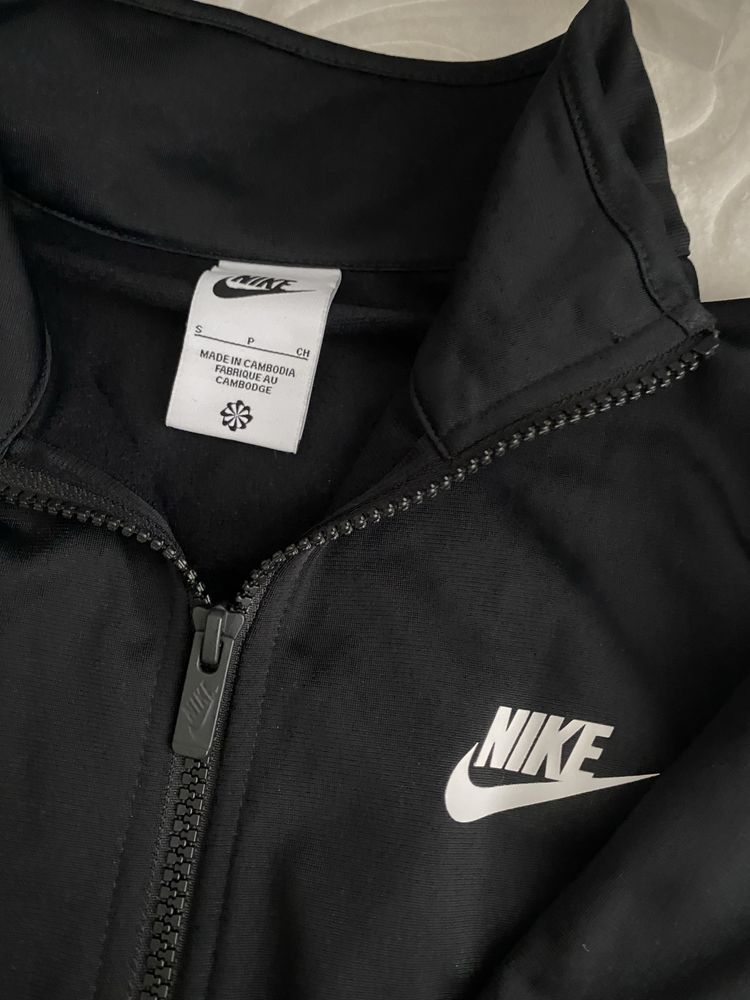Nike  екипи оргинални С размер