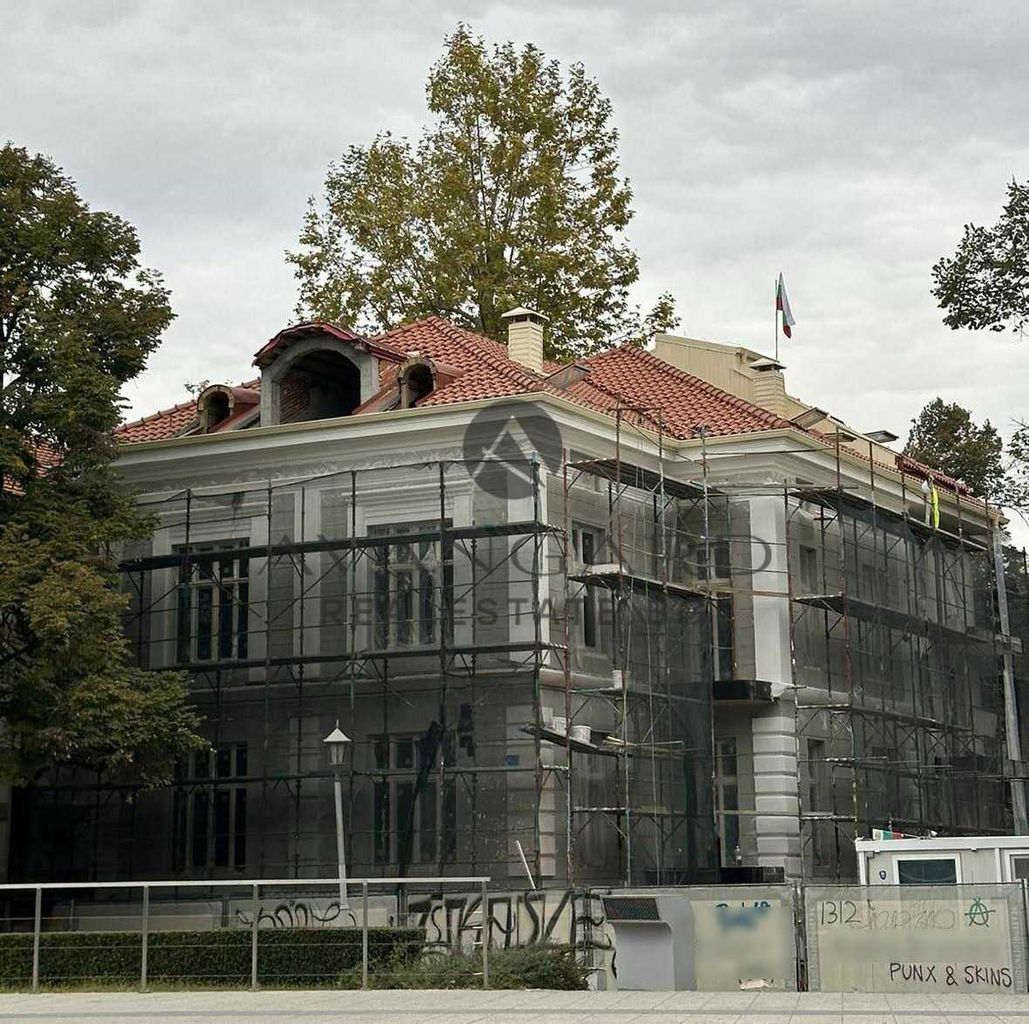 Продава се Едностаен апартамент в Пловдив, Център - 70 кв.м за 2900 €/кв.м - Снимка #2