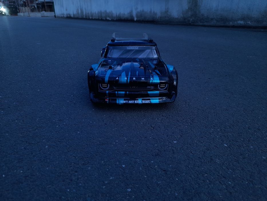 Arrma infraction 3s blx (+2 baterii 3s)