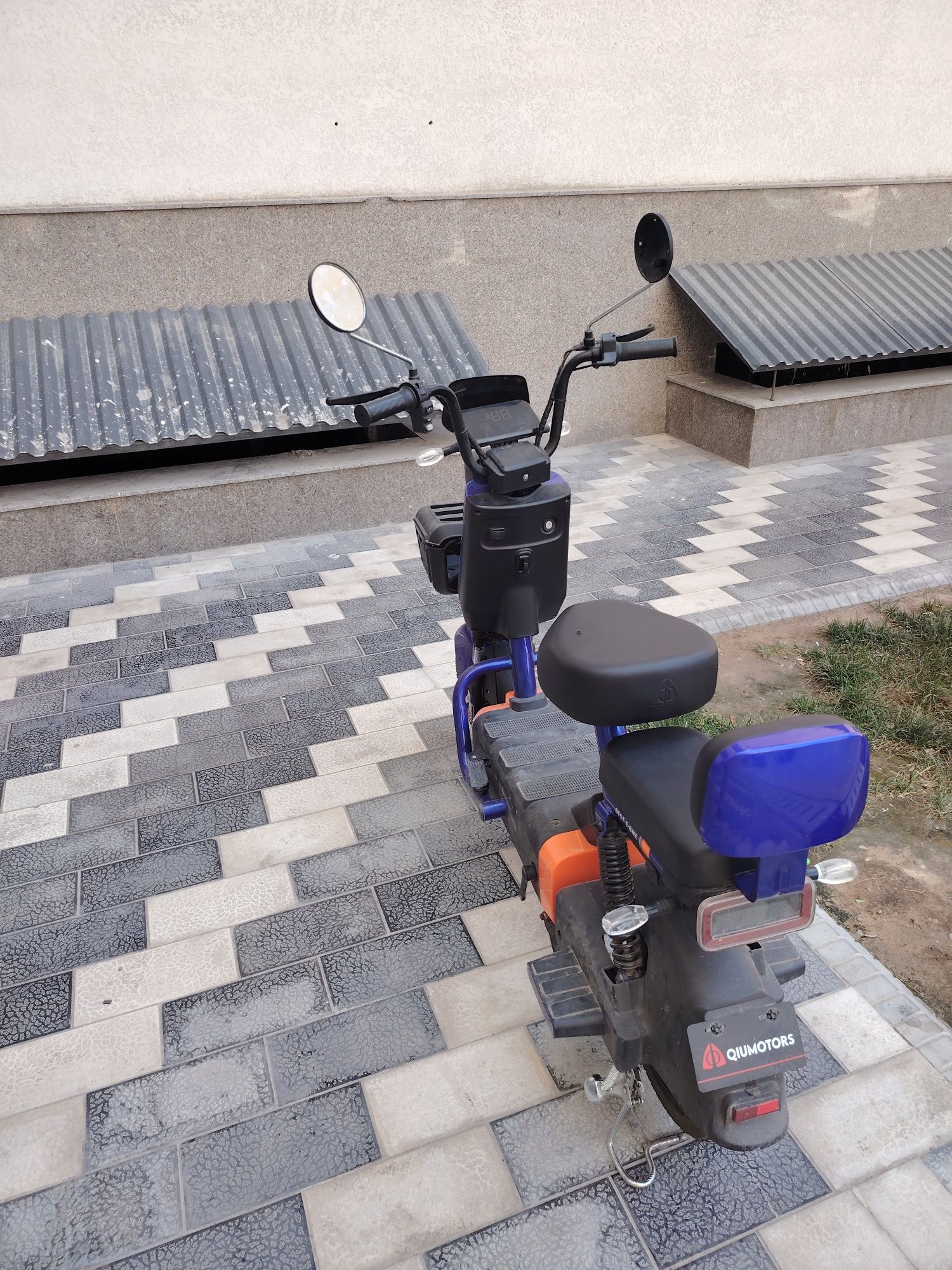 QIu Motors Skuter sotiladi