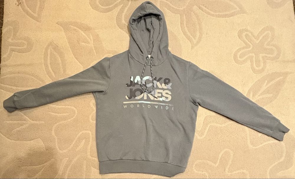 Суичъри Nike Tech Fleece, Jack and Jones, Cropp и LC Waikiki