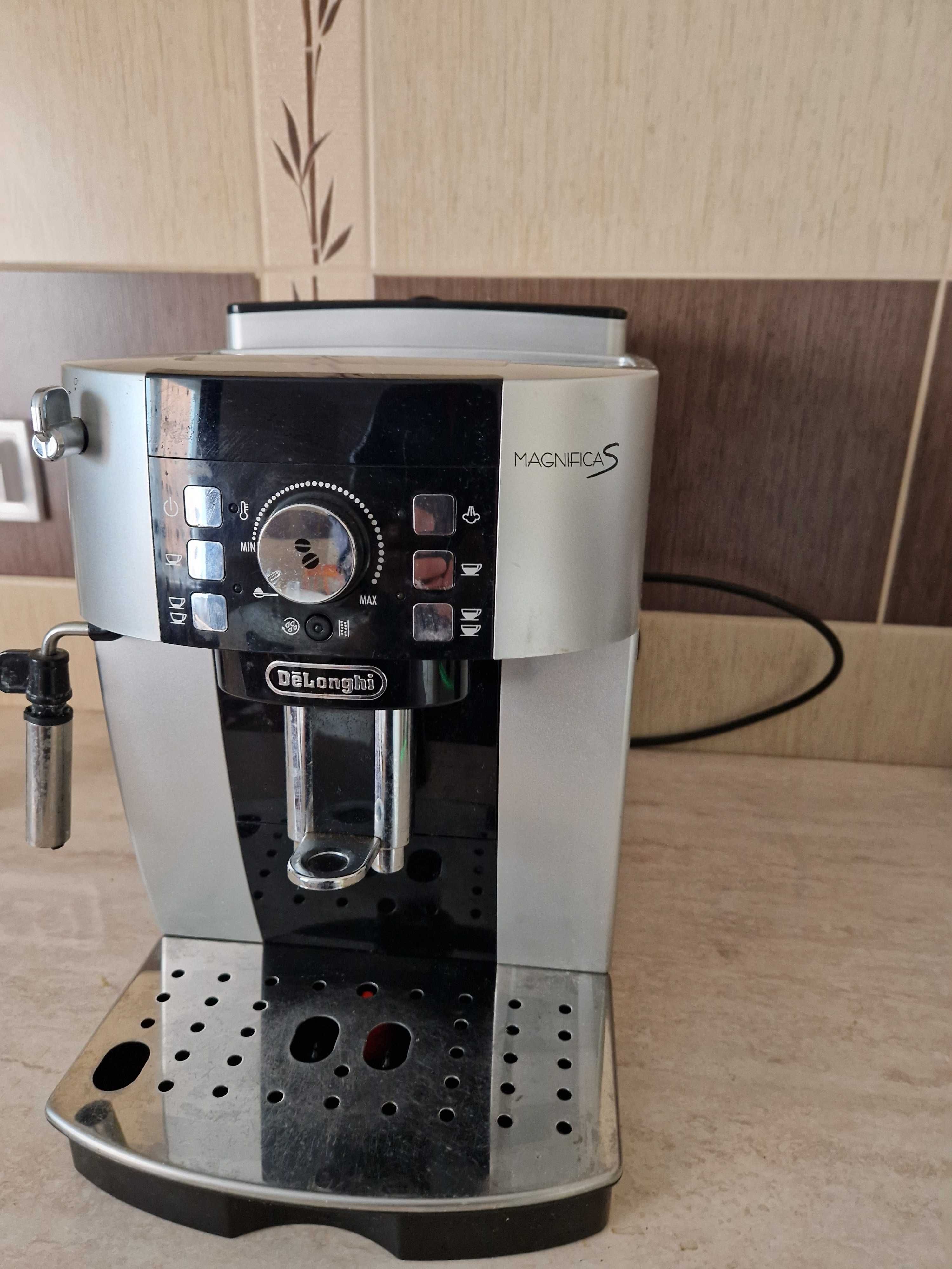 De'Longhi

 Espressor automat Magnifica S ECAM22.110.B | De'Longhi RO