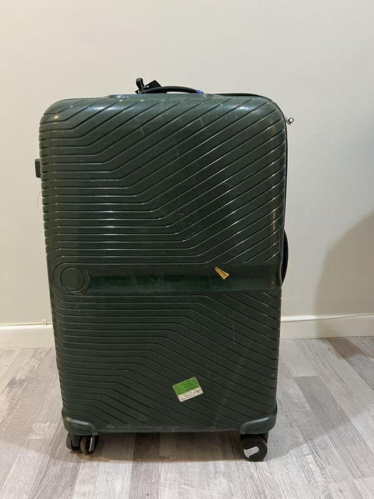 Продаются  дорожные чемоданы в количестве 2 единицы