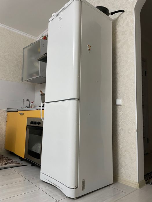 Холодильник indesit