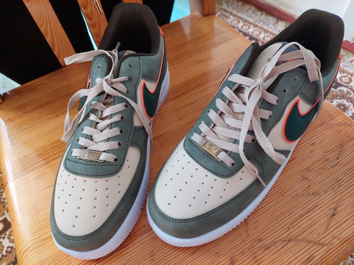 Кроссовки новые удобные. Фирма NIKE.