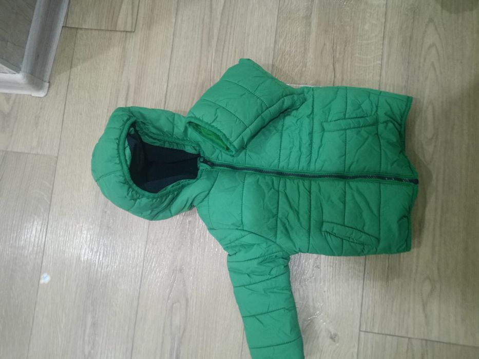 Отдам детские куртки и комбинезоны