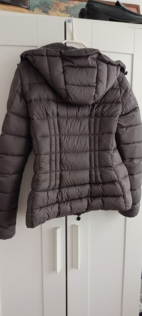 Geacă gri Moncler cu puf, stare impecabila, Marime S/XS, dama