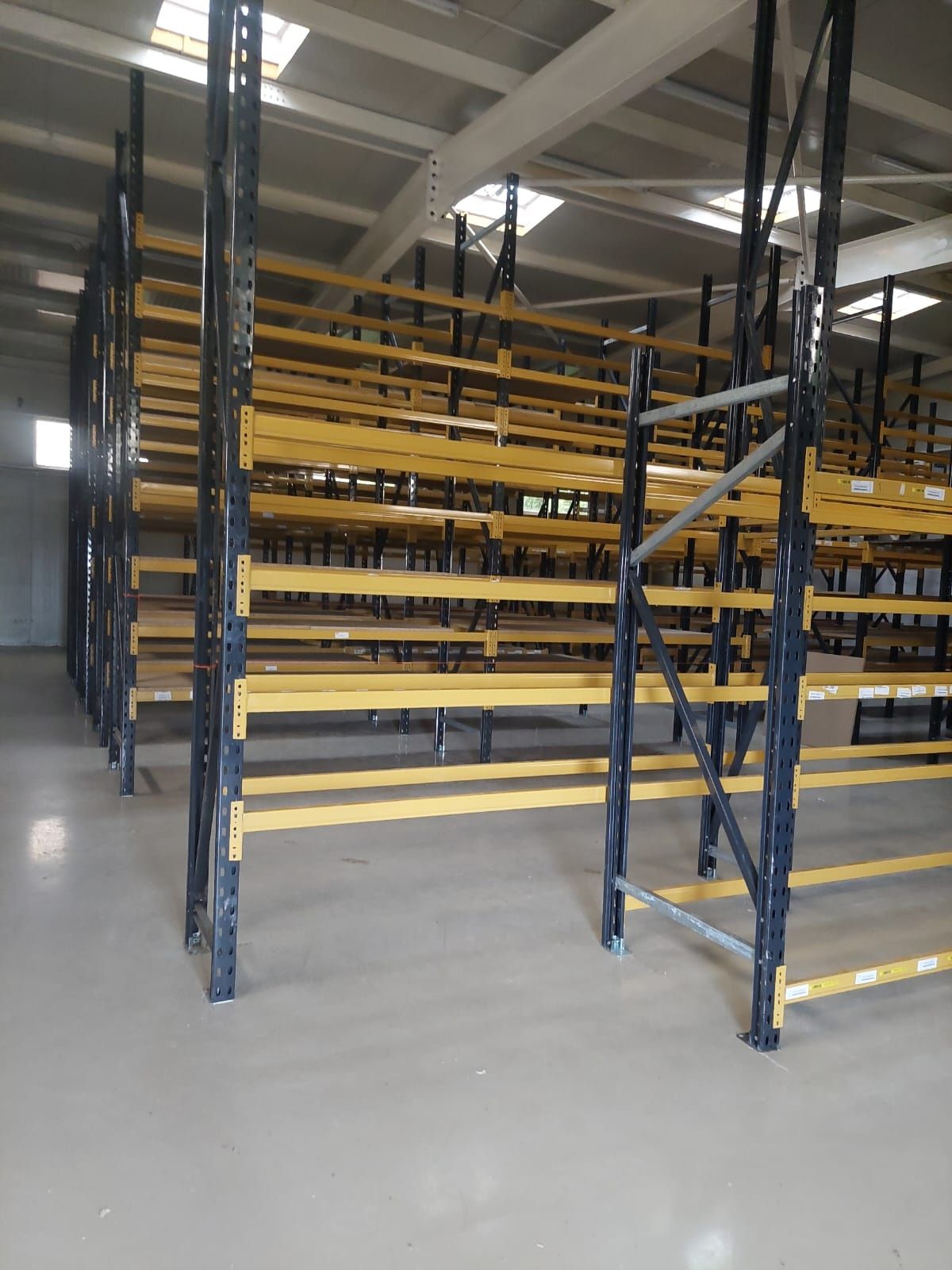 Rafturi metalice profesionale