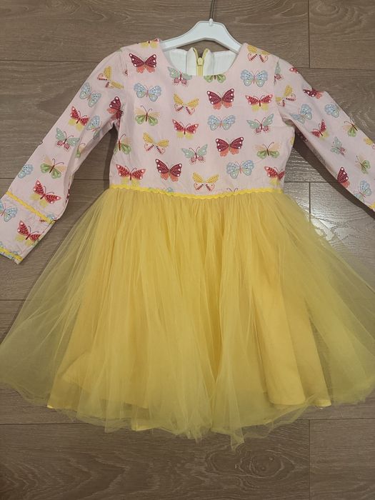 Rochita 110 “Mona m-a cusut”