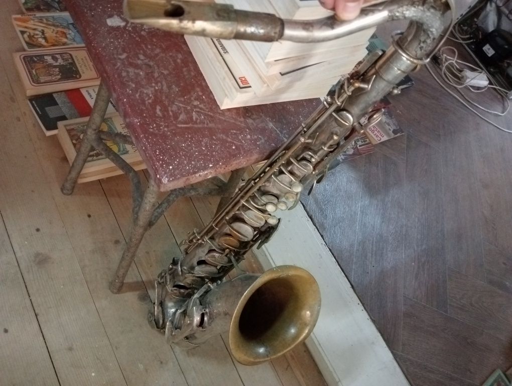 Saxofon vechi arta guban timisoara