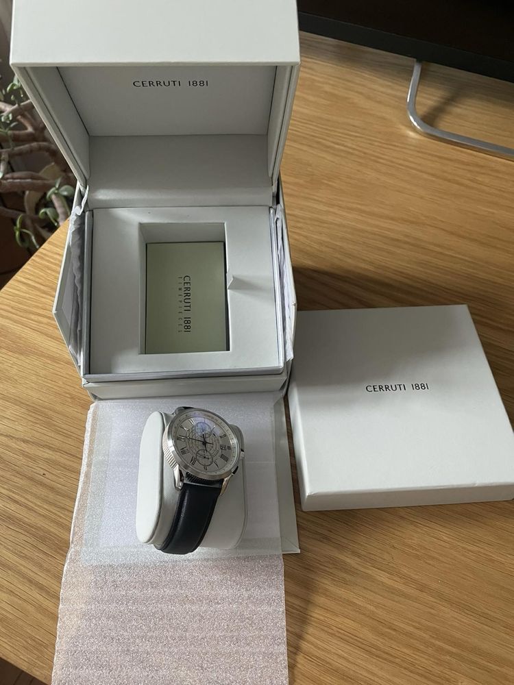 Часовник Cerruti CRW29304 model Чисто нов 320лв