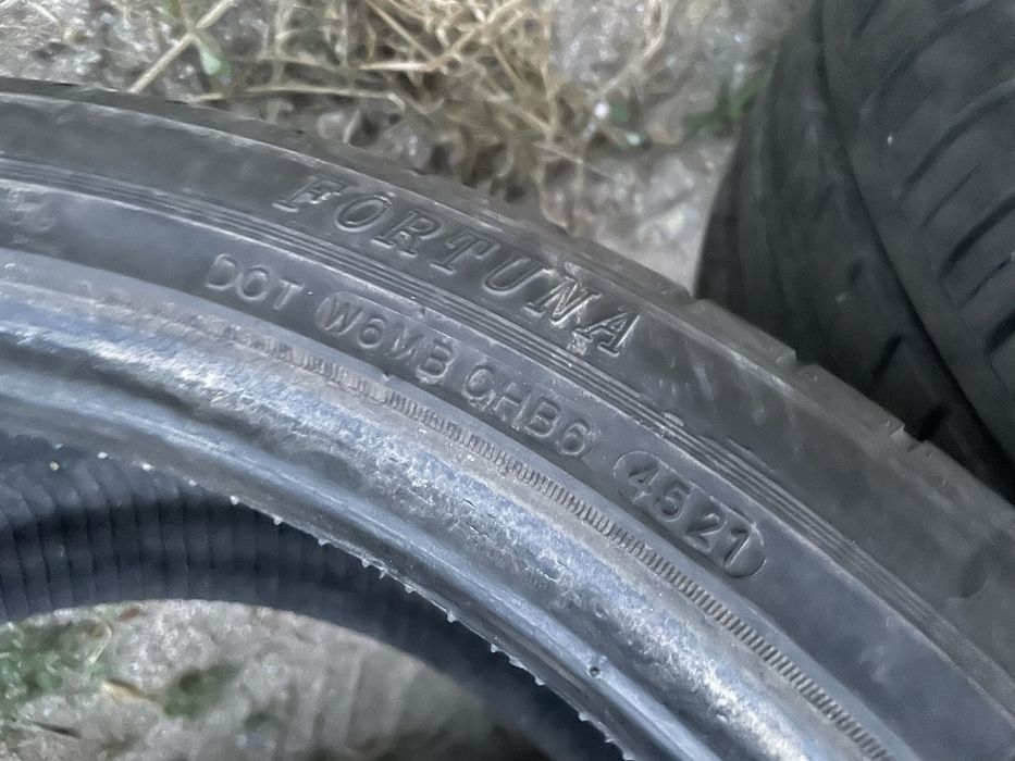 Гуми 2бр - 285/35/22