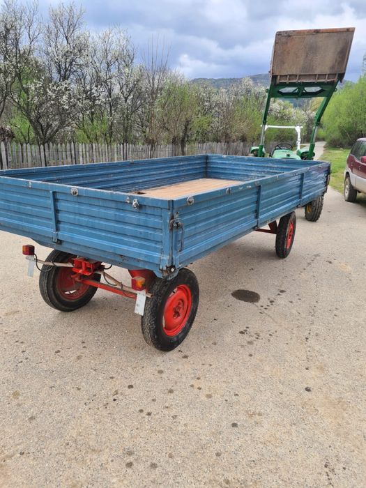 Vand doua remorci agricole