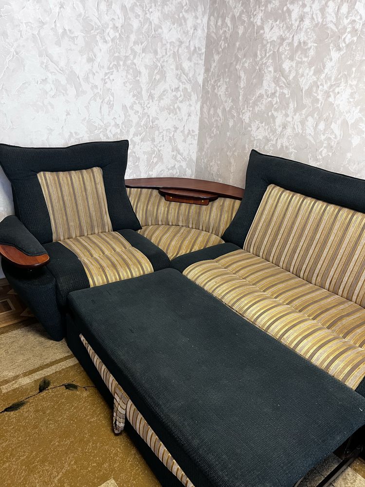 Продам диван с креслами