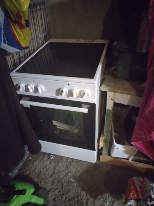 Vând aragaz cu plita electrica
