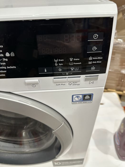 Пералня AEG   Шест килограмова.