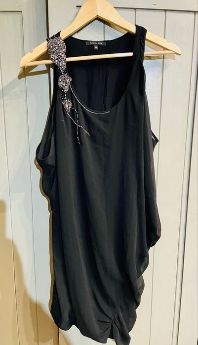 Елегантна черна рокля на Patrizia Pepe