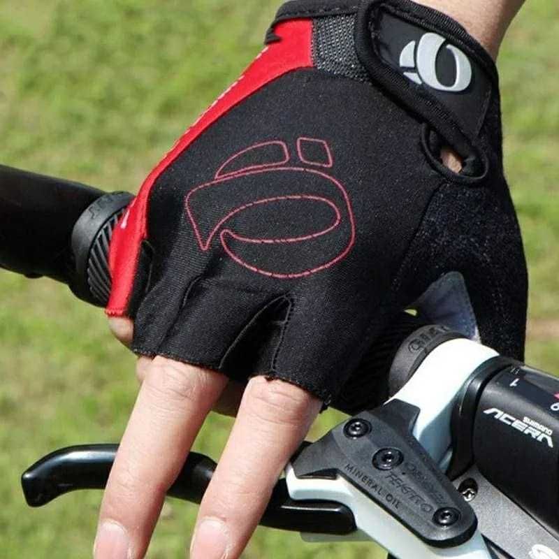 Велосипедные перчатки с открытыми пальцами.