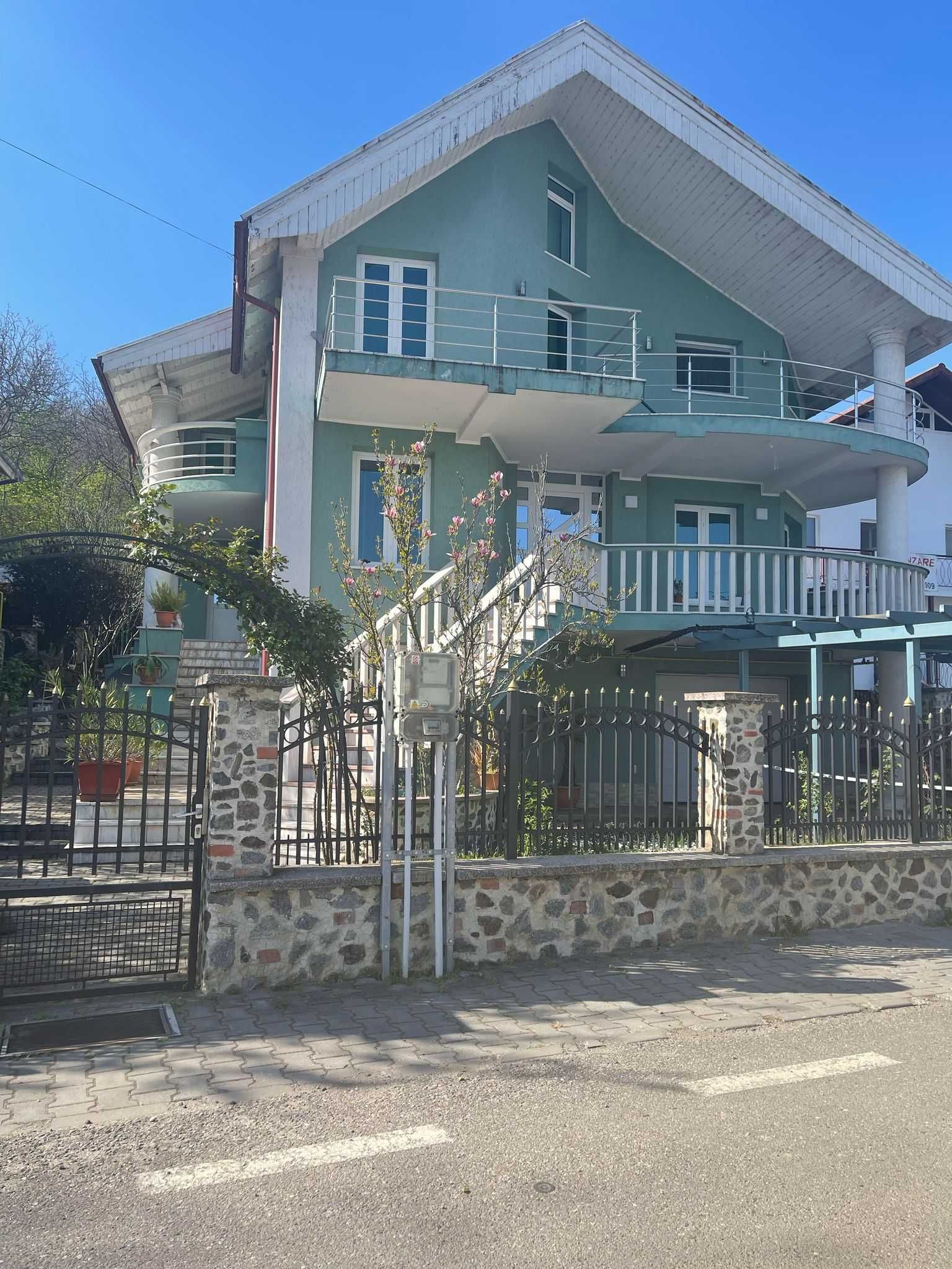 Vând casă deosebită