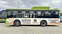 Samarqandda avtobuslarda reklama Реклама на автобусах в Самарканде