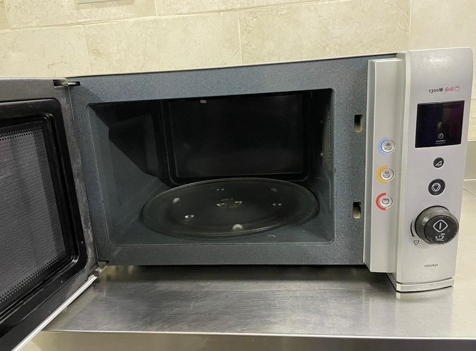 Cuptor microunde Electrolux