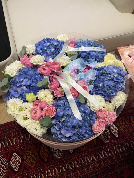 Оригинальная композиция цветов