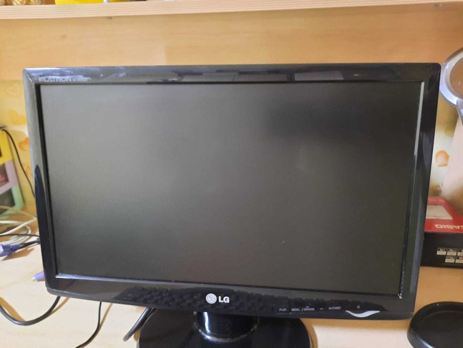 Продам монитор диагональ 48см + клавиатура