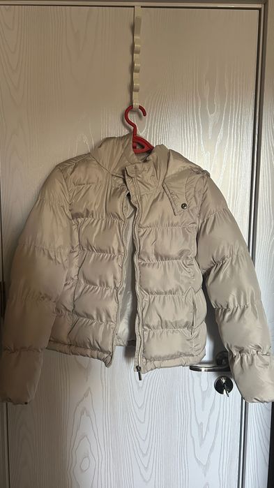 Дамско бежово зимно яке