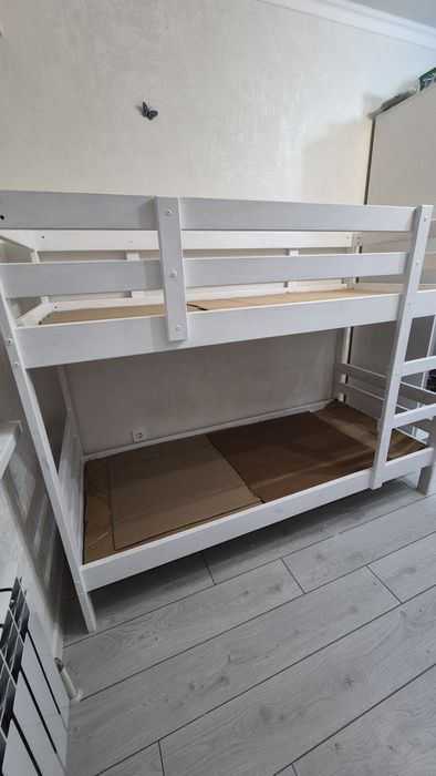 Детская двух ярусная кровать в отличном  состоянии!