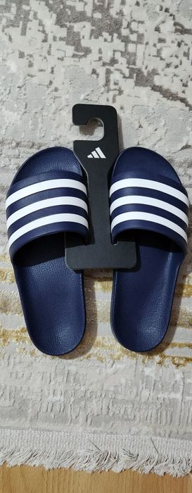 Продам шлепанцы Adidas