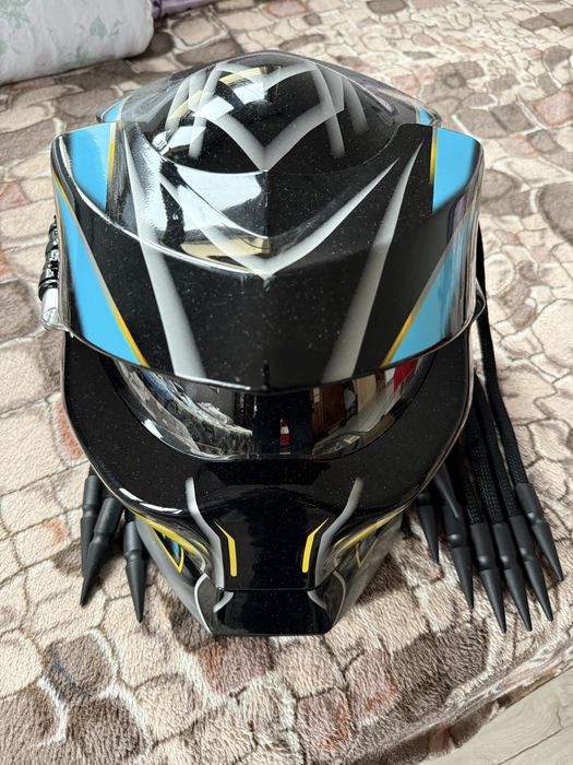 Cască moto Predator !