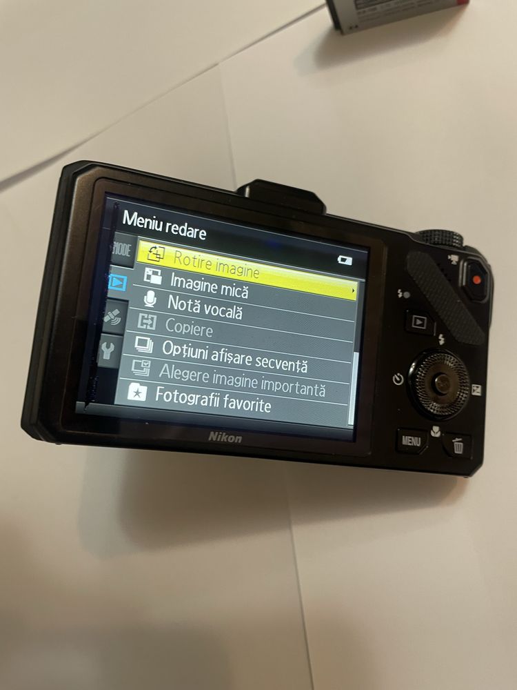 Nikon S9300 18x zoom optic 16Mpx afisaj data ora