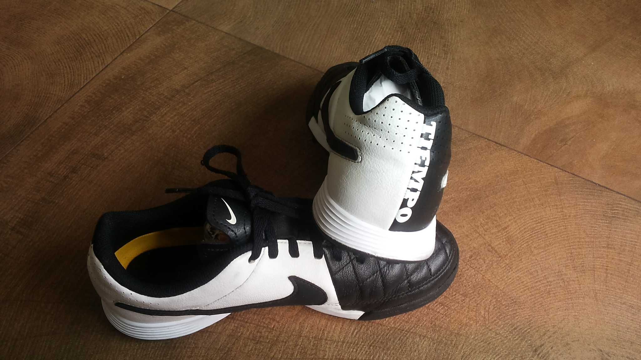 NIKE TIEMPO Leather Football EUR 36,5 /UK4 стоножки за футбол 226-14-S