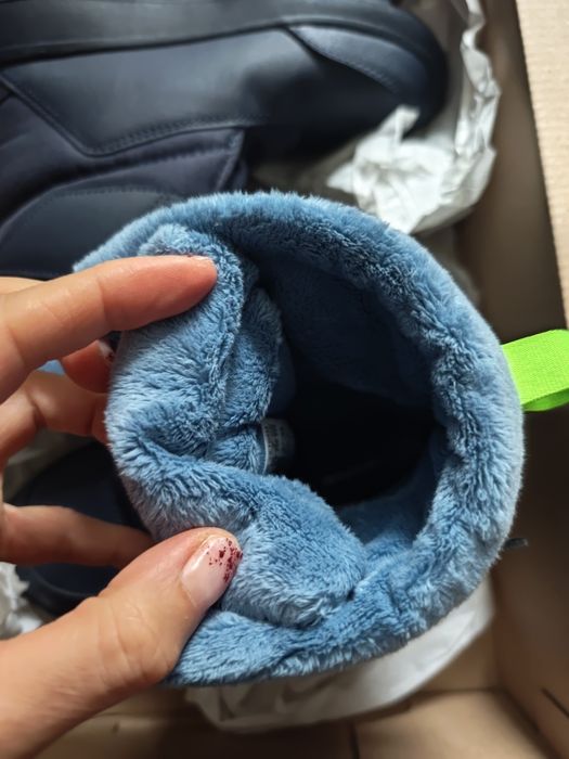 Апрески Adidas. Детски зимни обувки