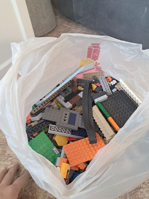 Продам лего большой пакет лего.