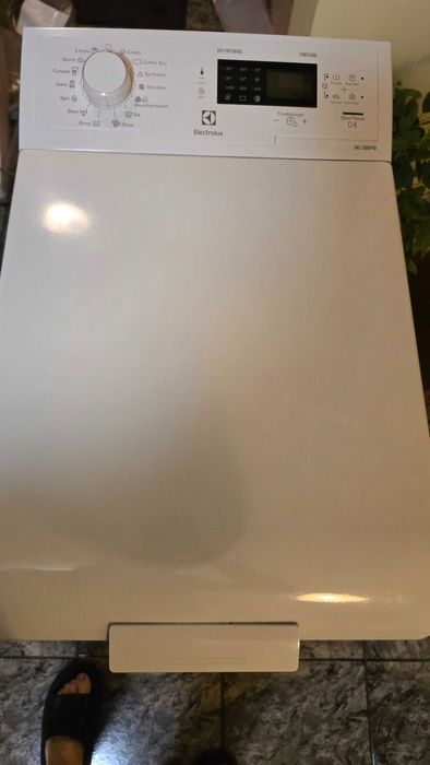 Пералня с горно зареждане Electrolux