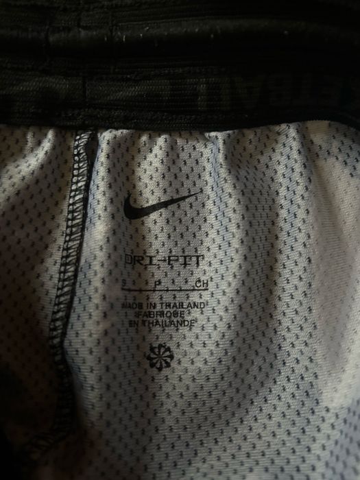 Pantaloni scurti nike de baschet sau sport