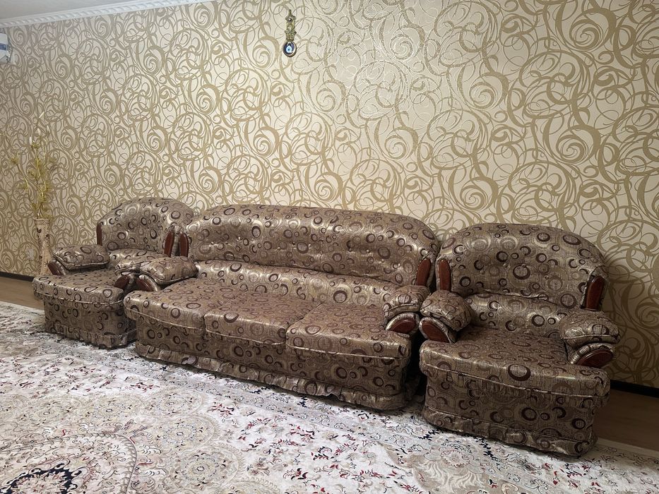 продаётся диван и 2 кресла
